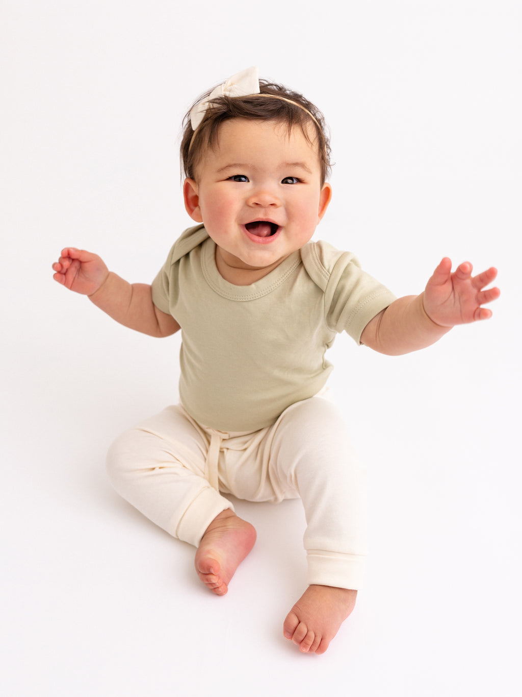 Classic Short Sleeve Bodysuit - Discontinued Colors Sale : Baby : One Pieces : Bodysuits : Short Sleeves Colored Organics Classic Short Sleeve Bodysuit for Baby | Colored Organics®