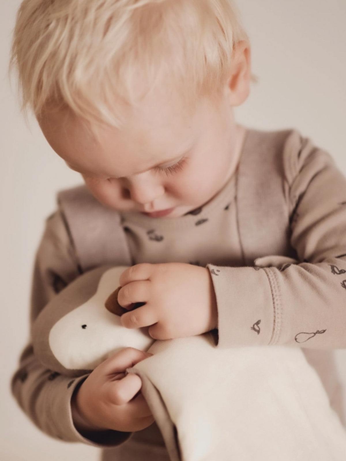 Penguin Cuddle Cloth Baby : Toys : Plush + Crinkle Saga Copenhagen Penguin Cuddle Cloth for Babies and Kids | Colored Organics®
